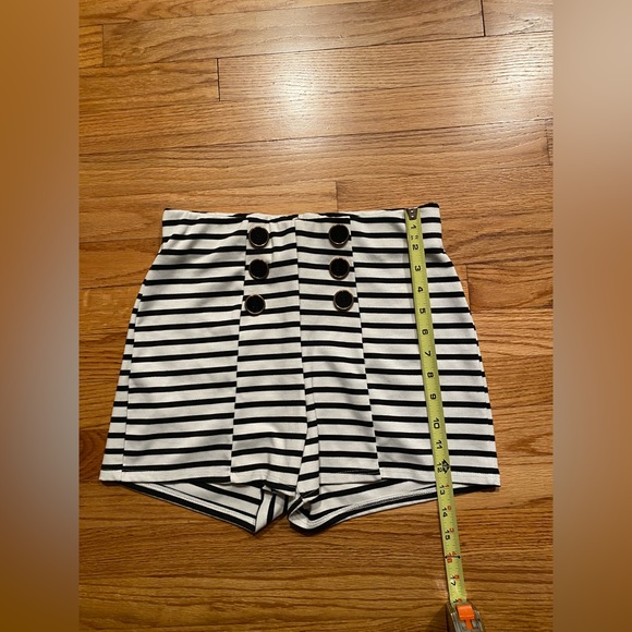 Vita Luna French Striped Flat Front Boating Shorts Black White Buttons M - Picture 6 of 13